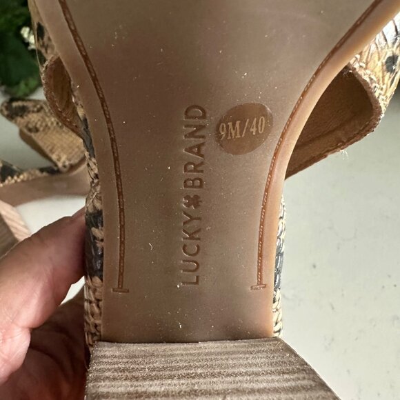 Lucky Brand Womens Snakeskin Textured Peep Toe Block Heel Sandals Size 9M - Picture 5 of 8